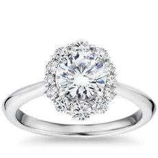 14k 白金刀鋒型大小漸變橢圓鑽石光環訂婚戒指（1/3 克拉總重量）